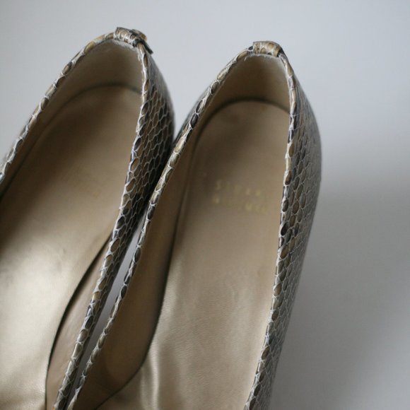 Stuart Weitzman tan snakeskin peep toe heels - Picture 2 of 5